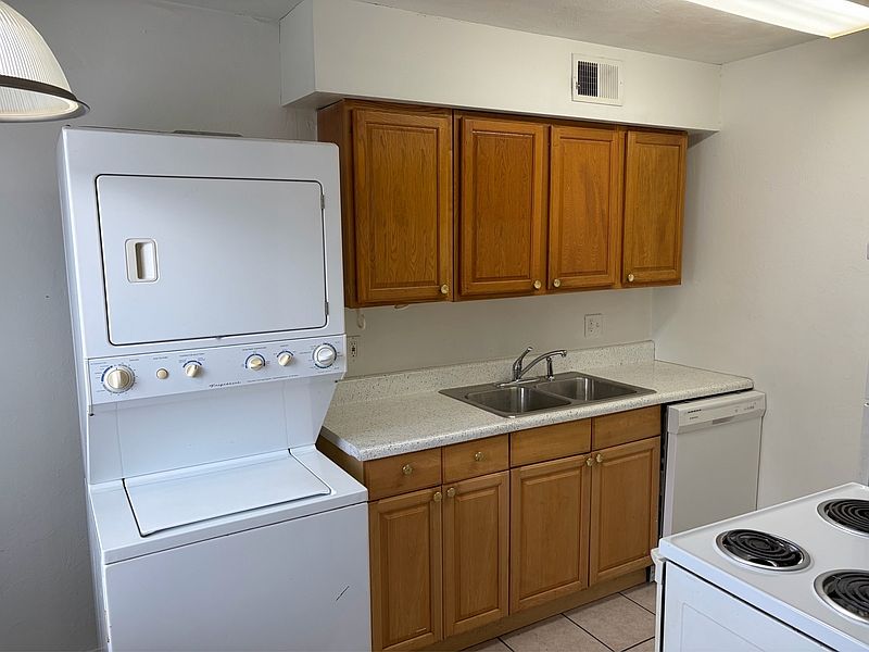 1st image of 207 Lovelace Dr APT 5