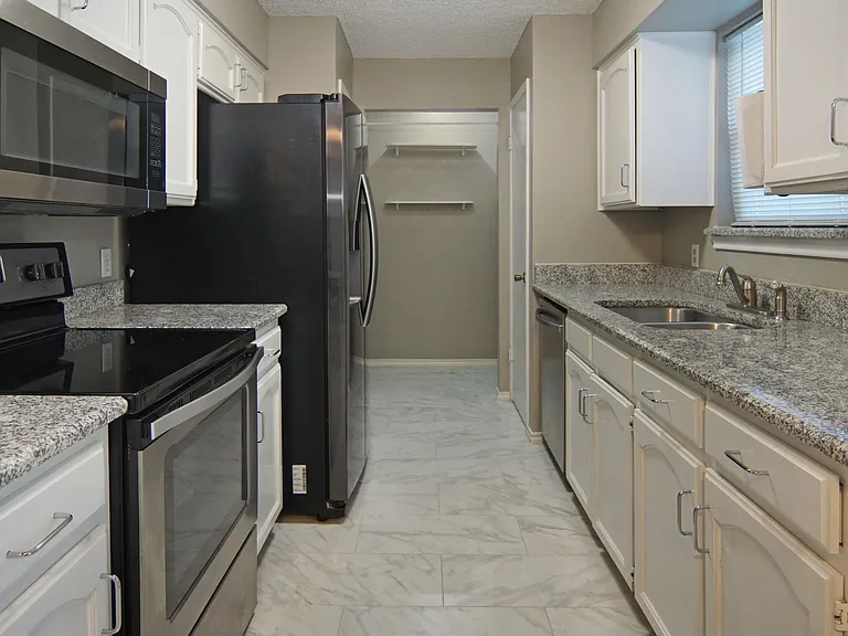 3710 Moselle Dr — Photo 10