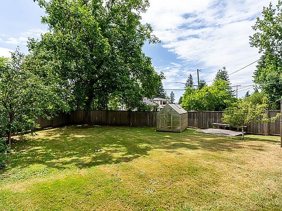 3rd image of 14054 Antrim Rd