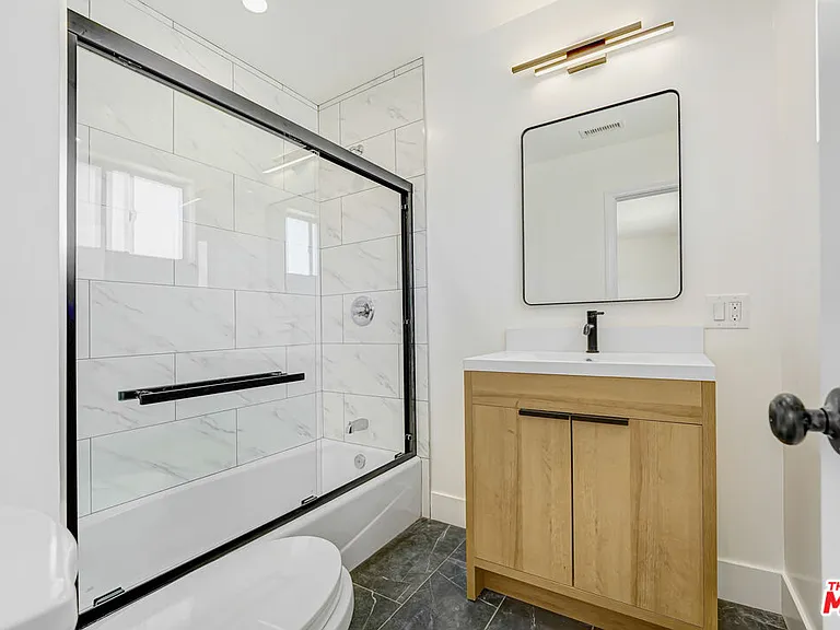 1435 S Hayworth Ave #4 — Photo 8