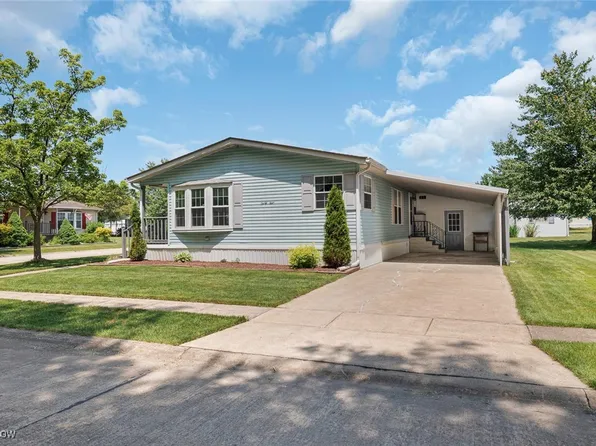 34 Creekside Trl, Olmsted Falls, OH 44138