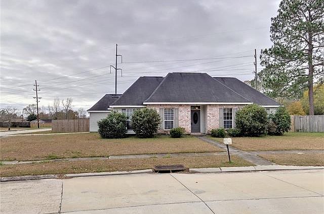 1st image of 325 Driftwood Cir