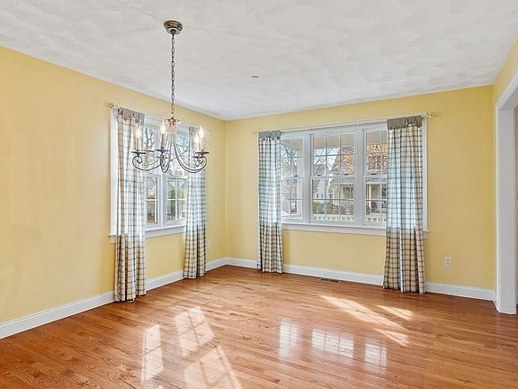 5th image of 10 Charnstaff Ln Unit 205