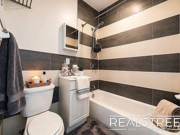 5th image of 14 Harrison Pl APT 2L
