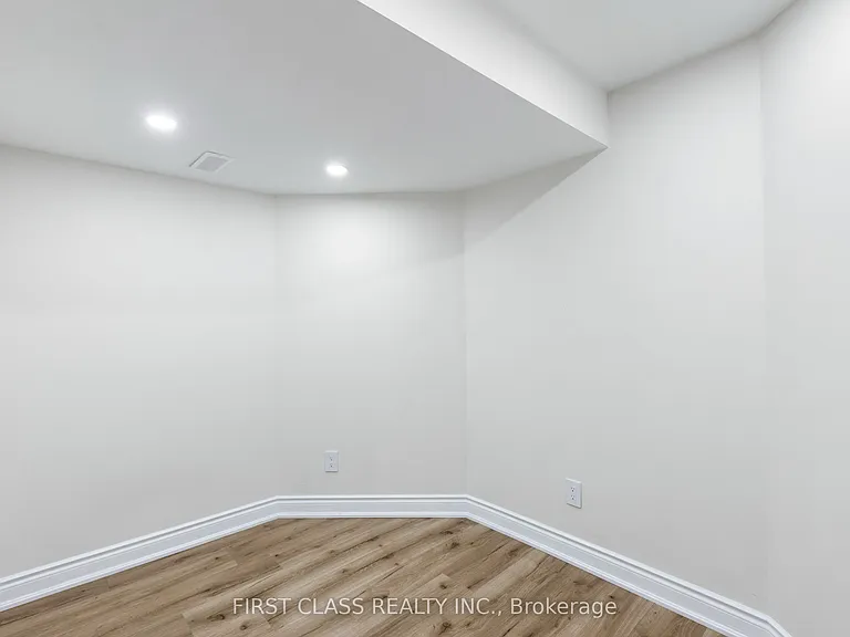 802 Yates Dr — Photo 9