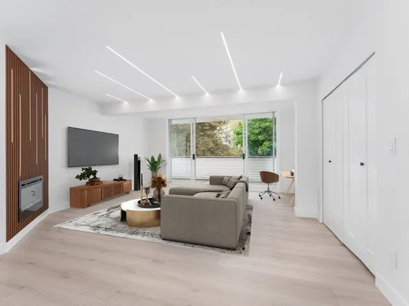 9151 No 5 Rd #206, Richmond, BC V7A 4T9