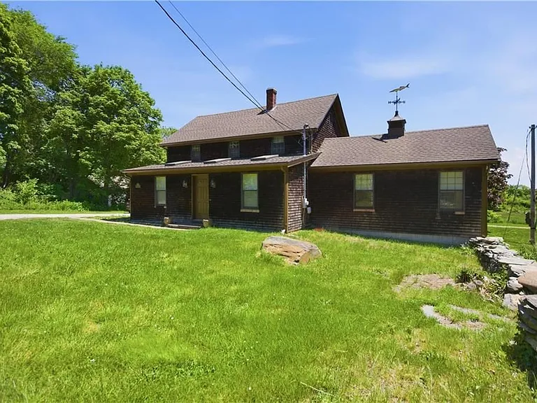 1861 E Main Rd — Photo 2