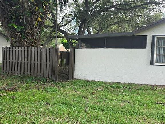 3rd image of 1581 NW 98th Terrace