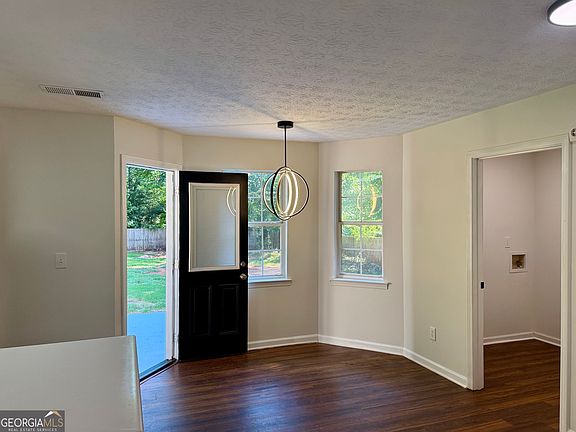 4th image of 205 Willow Shoals Dr
