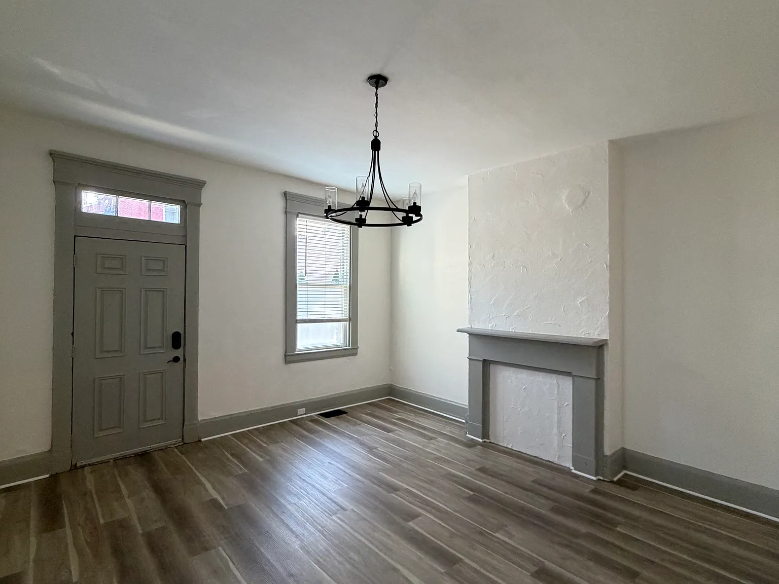 3 bed, 2052 sqft, $2,495 — Photo 3