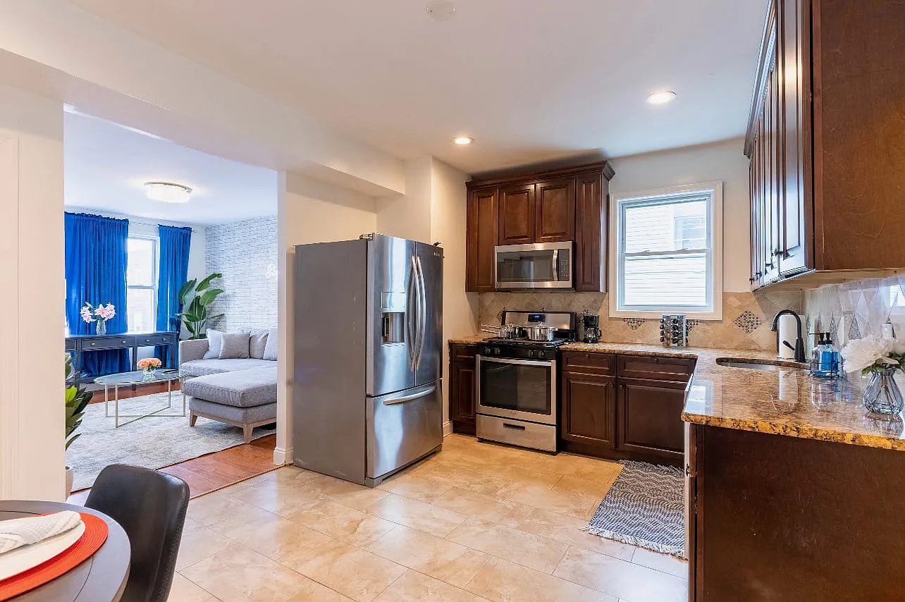 2 bed, 1000 sqft, $1,900 — Photo 4