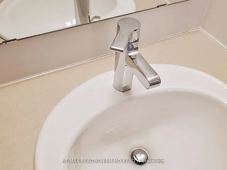11 Wellesley St W #5510 — Photo 30