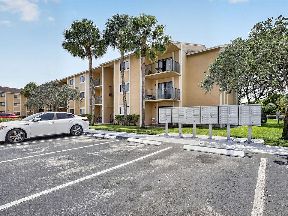 1st image of 300 Palm Circle W #305