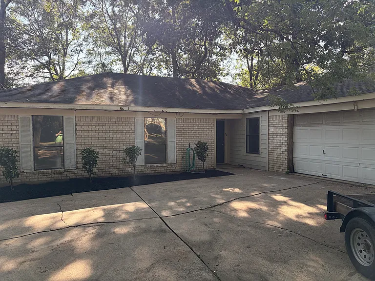 405 Birdsong Ln — Photo 1