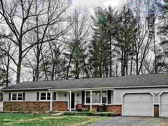 2nd image of 11 Sun Valley Ln