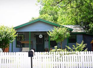 325 Cummings St, Uvalde, TX 78801