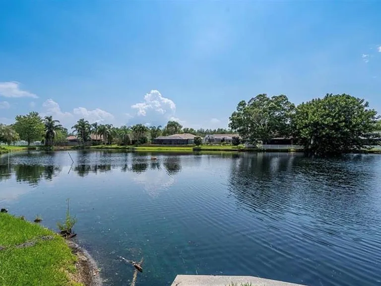 16208 Pebblebrook Dr — Photo 22