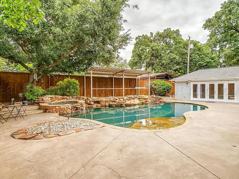 1813 Thomas Pl — Photo 33