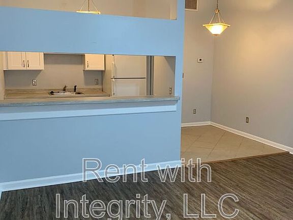 2nd image of 2113 Sandpiper St