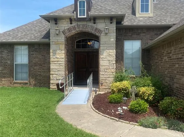 1328 Brayden Dr, Moore, OK 73160