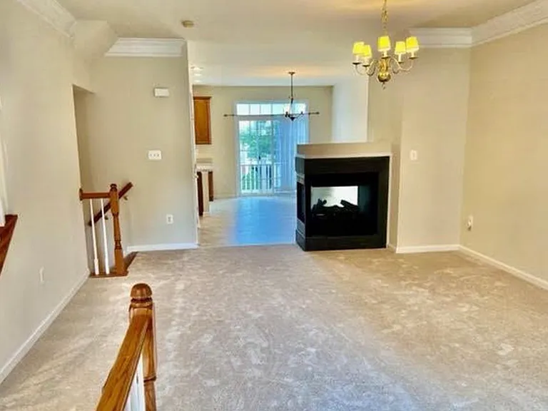 4651 Carisbrooke Ln — Photo 3