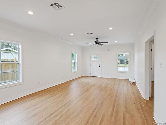 3rd image of 4319 Howard St