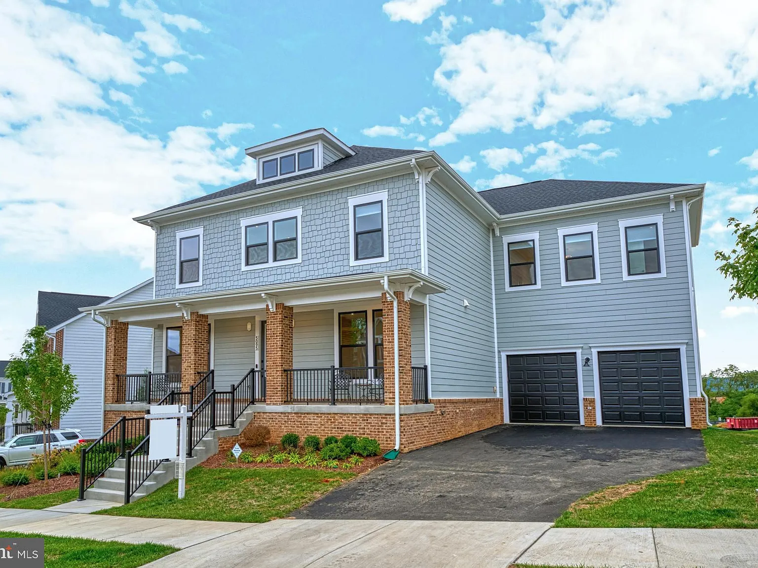 4 bed, 3.5 bath, 4871 sqft, $4,100 — Photo 2