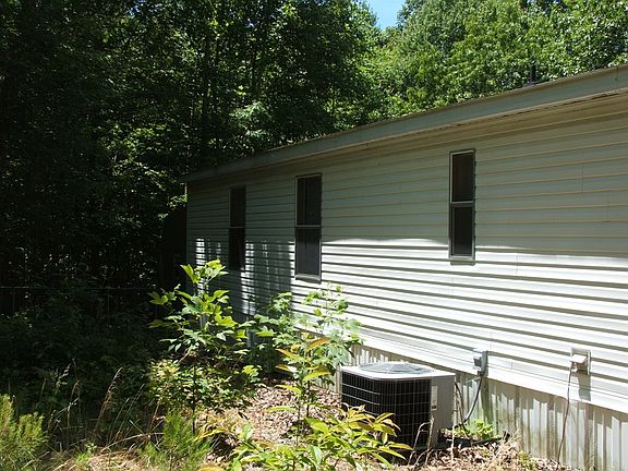 4th image of 240 Valley Ln