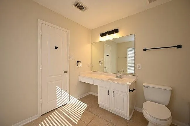 9403 Coatsworth Dr — Photo 15