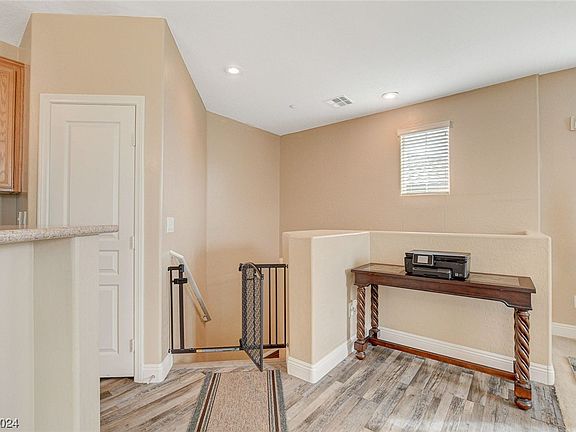 4th image of 390 Clarence House Ave #3