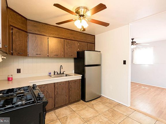 5th image of 214 Parkholme Cir