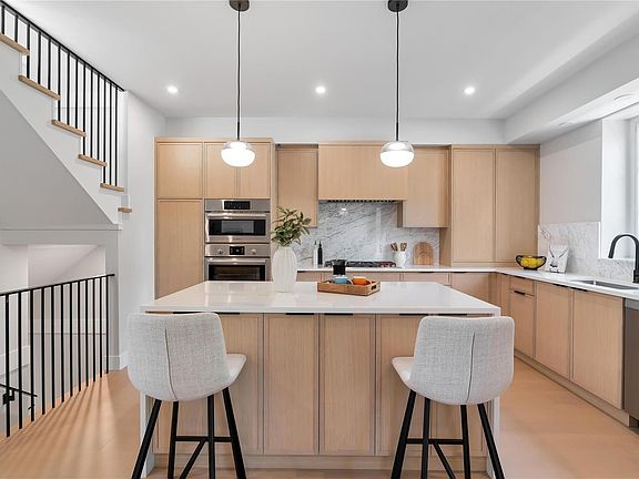 3rd image of 2590 Penrhyn St #5