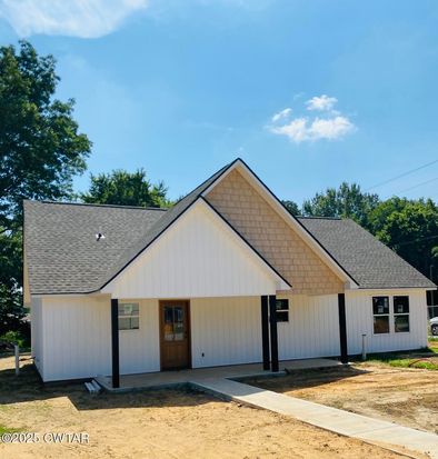 413 S Church St, Trenton, TN 38382