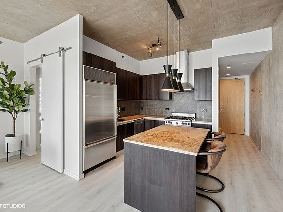 4th image of 600 N Fairbanks Ct Unit 2602