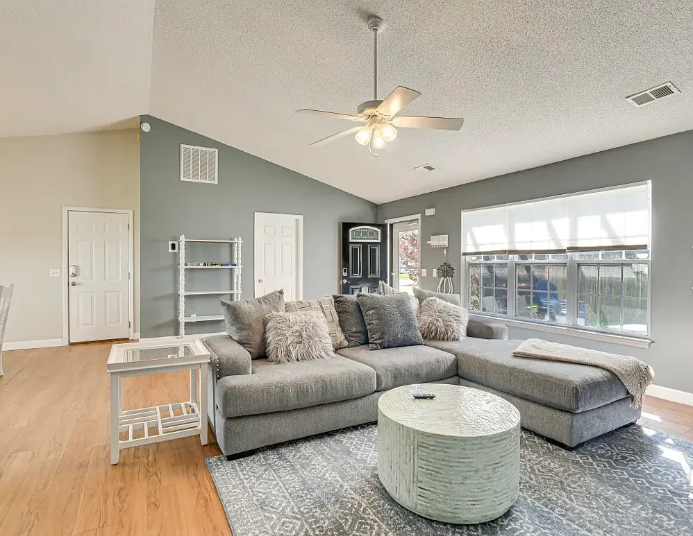 3 bed, 1302 sqft, $2,700 — Photo 1