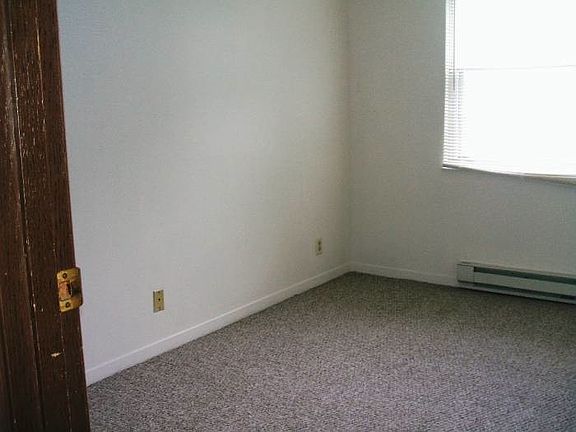 3rd image of 1019 Holloway Dr