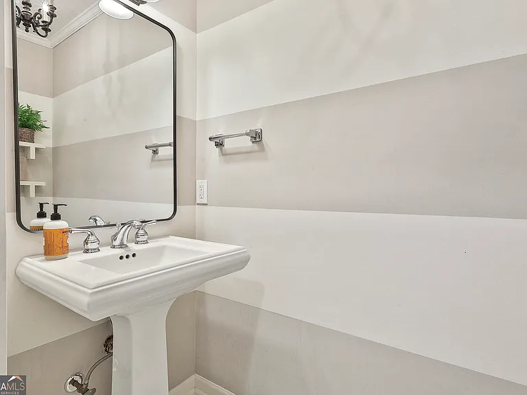 245 Woodsong Dr — Photo 8