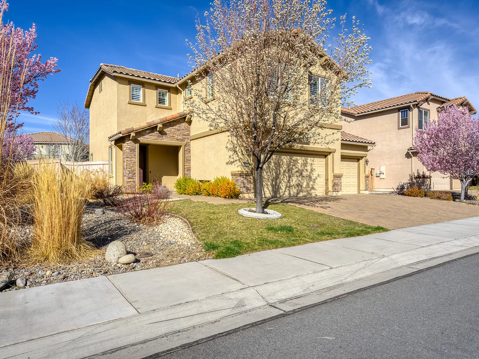 3 bed, 2.5 bath, 2040 sqft, $3,250 — Photo 2