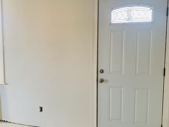 3rd image of 404 Memorial Ave