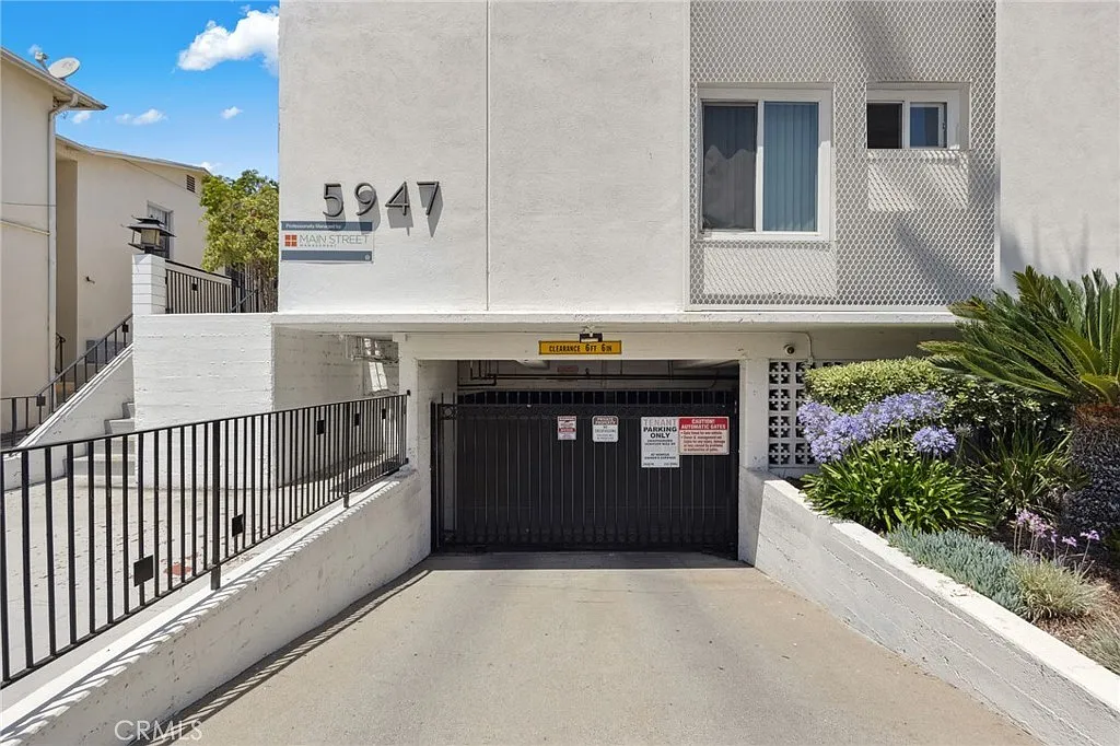 1 bed, 700 sqft, $2,100 — Photo 1