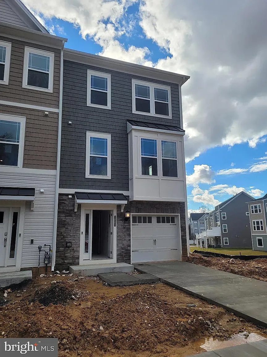 3 bed, 1800 sqft, $2,899 — Photo 1