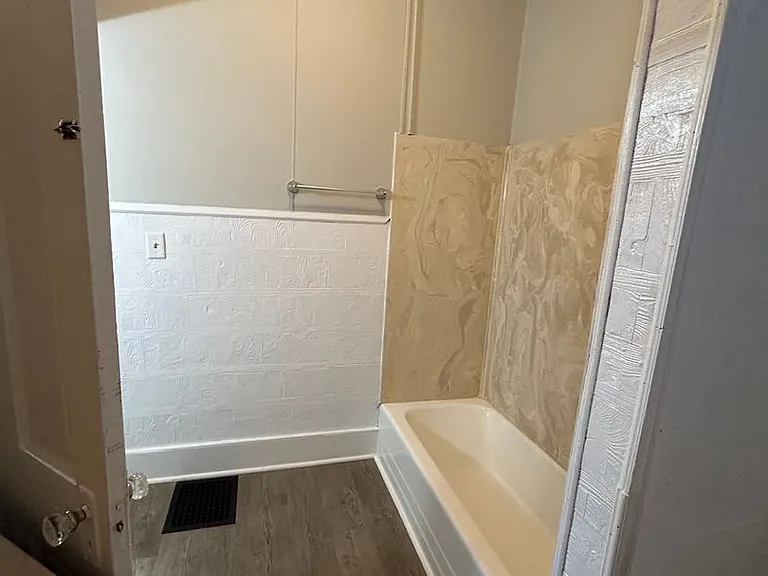 1822 Main St — Photo 14