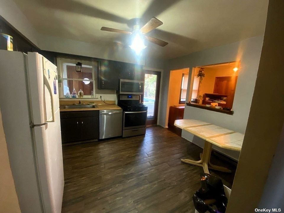 21 Linda Ln East Moriches, NY Zillow Apartments for Rent in East
