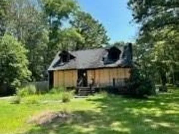 37 Locust Avenue S, Medford, NY 11763