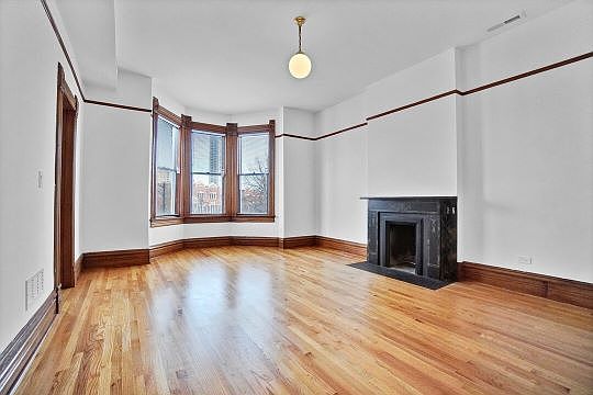 5th image of 2056 N Cleveland Ave #3