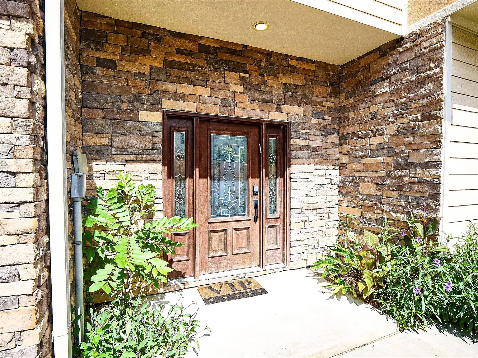 3 bed, 2.5 bath, 2262 sqft, $3,300 — Photo 4