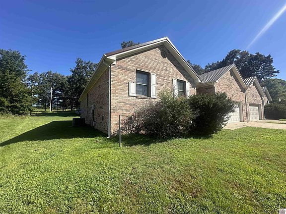 2nd image of 140 & 142 Springview Dr