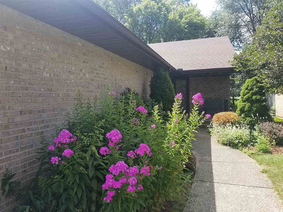 2nd image of 6123 Carriage Green Way