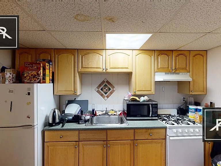 17 Glenville Ave #B6 — Photo 2