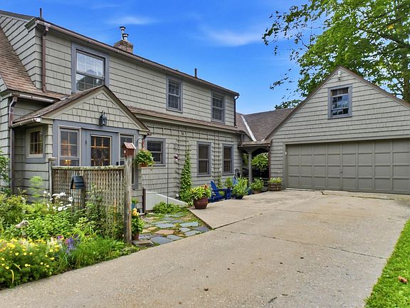 5th image of 444 Pomeroy Ave
